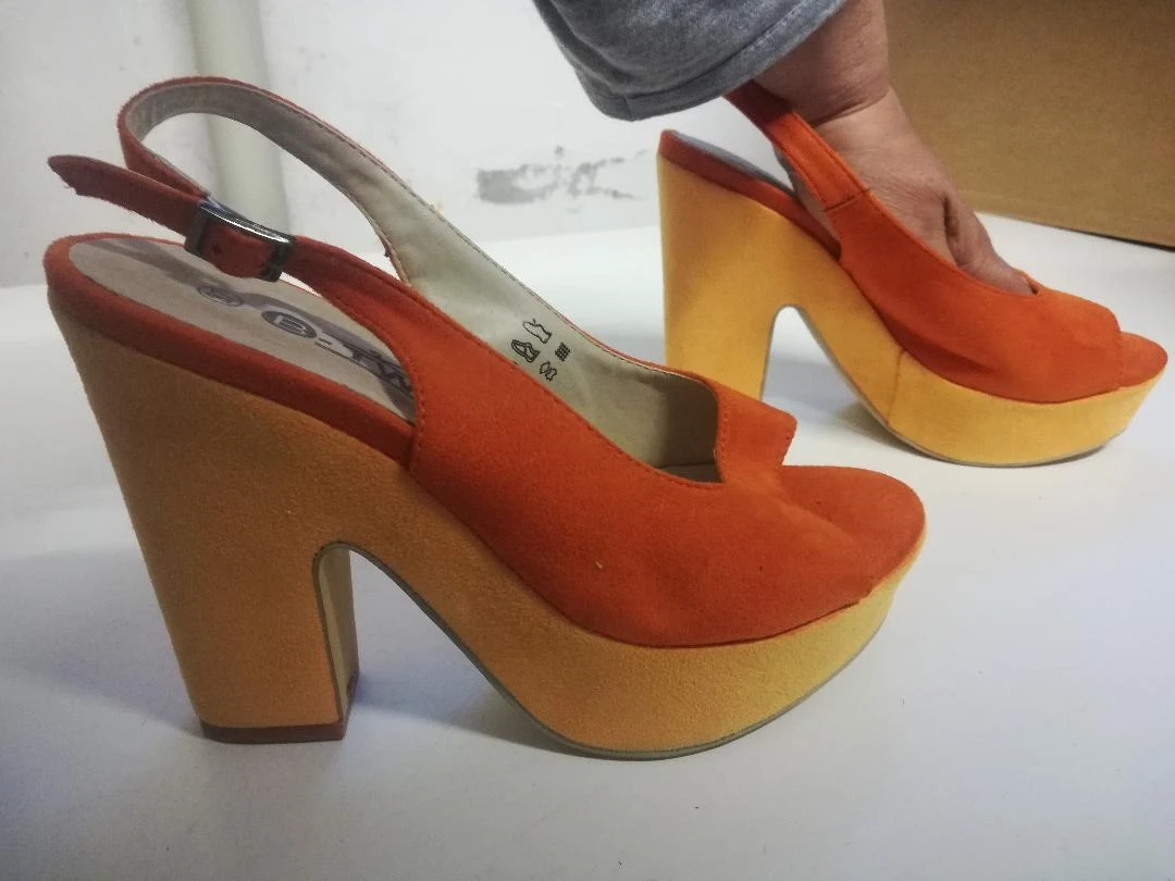 Escarpines Bicolore Naranja/Amarillo tacones 13 cm talla 37-nuevas (1 defecto) – photo 11